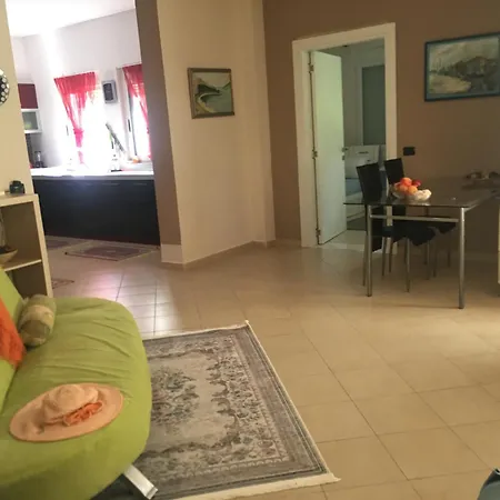 Vacation In Gjiri I Lalezit, Lalez, בית נופש *